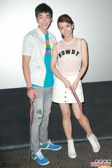 组图：《等一个人咖啡》两主角现身香港谢票