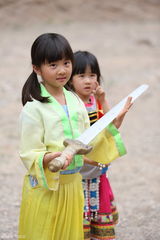 组图：姐姐吊威亚背台词 吴镇宇力捧为女一号