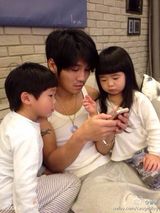 组图：儿童节萌娃当道！众星晒亲子照欢乐过节