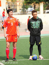 组图：《中国足球梦》萌娃体验延安老区生活