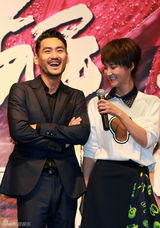 组图：《解忧公主》发布会 袁弘透露张歆艺拍吻戏很奔放