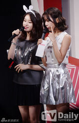 组图：众星展现完美舞台 SISTAR清凉性感
