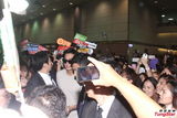 组图：李敏镐访台上千粉丝接机 保安险引冲突