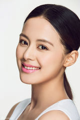 组图：王力可变身氧气女 精致妆容获追捧