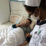 组图：李亚鹏嫣然西藏公益行发烧40度吸氧住院