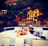 组图：欧美富二代集体晒奢华暑假照 钻石成袋买