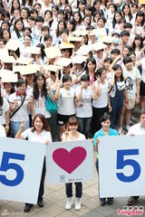 组图：陈妍希担任微笑大使 分享抗压方法