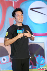 组图：钟汉良被催婚不着急 获父母现身捧场