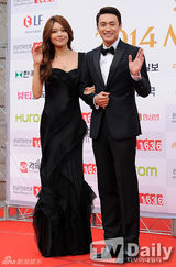 组图：韩国小姐诞生 50名佳丽似同一人