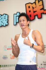 组图：何润东一身好肌肉却单身 老爸下达结婚令