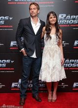 组图：沃克弟弟拍亡兄《速激》戏份 与妻儿嬉戏