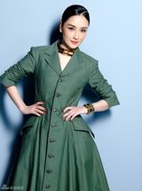 组图：孙宁拍摩登时尚大片 性感演绎女王范儿