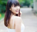 组图：盘点各地武术奇女子：徒手劈砖 以头碎瓦