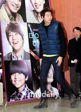 组图：韩星李光洙参加公益活动做爱心便当