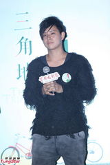 组图：陈坤厚从影50年拍纪念之作《三角地》