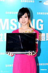 组图：邓紫棋出席开幕礼 将推新碟心情紧张