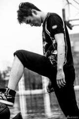 组图：陈晓【演员】写真书首曝光 雨中打篮球阳光酷帅