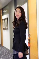 组图：《金牌律师》收官 黄小蕾大秀职业装