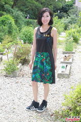 组图：钟嘉欣豪言收视30点穿高叉泳衣开派对