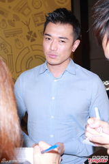 组图：马赛拒谈旧爱汪子琦 黄长兴努力赚奶粉钱