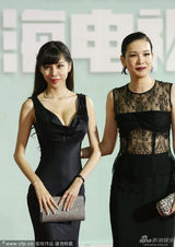 组图：乔任梁帅气亮相 佟晨洁黑丝PK叶梓萱低胸
