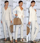 组图：李多喜出席活动 夏日风长裙显清凉