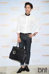 组图：BigBang权志龙香港捞金 目光呆滞无表情