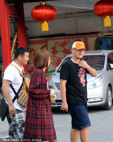 组图：赵本山大儿子助阵小沈阳 帅气神似爸爸