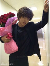 组图：“水球”小鲜肉走红 山崎贤人眉清目秀