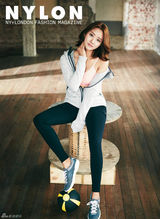 组图：韩星韩可露拍写真 演绎青春运动风