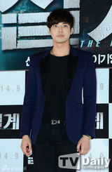 组图：韩星申恩庆吴仁惠等宣传新片《设计》