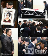 组图：韩车祸女团Ladie's Code已故成员出殡 亲友泪眼相送