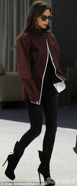 组图：贝嫂维多利亚-贝克汉姆妩媚范VS酷帅风 身材姣好天生衣架子