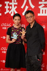 组图：《亲爱的》首映 赵薇黄渤与孩子温馨互动