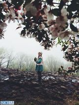 组图：大眼萝莉姐妹走红 写真妈妈掌镜精致如画