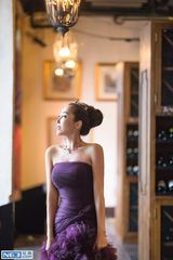 组图：严屹宽杜若溪复古写真 风情美如油画