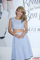 组图：幸田来未露小蛮腰催票 不停鞠躬问好