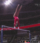 秒娱连珠：美女公园荡秋千波涛胸涌