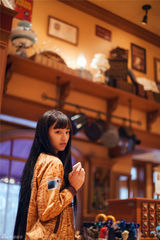 组图：校花黄灿灿游乐园玩耍 长腿长发夏日清凉