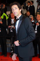 组图：《归来》戛纳首映 巩俐气场强大如女王