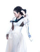 组图：新星刘小小韩服写真 轻灵优雅宛若古画