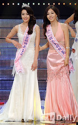 组图：韩国小姐诞生 50名佳丽似同一人