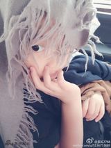 组图：黄磊老婆孙莉晒闺女娇羞照 多多大眼灵动