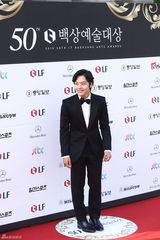 独家高清：又是一年百想红毯 众星云集争奇斗艳