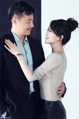 组图：左小青任程伟时尚大片刚柔并济