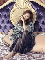 组图：叶一茜时尚大片秀身材 轻松驾驭多种风格