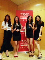 组图：网曝奶茶妹妹现身上市庆功宴贺刘强东