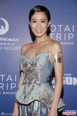 组图：佘诗曼蝴蝶装秀美胸 称若生子就隐退