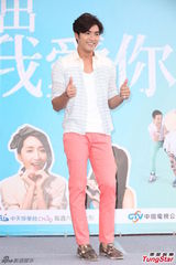 组图：周董自曝将结婚 贺军翔称羡慕直夸很屌