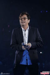 组图：刘德华红馆开唱 曝张耀荣当年勇挡黑帮